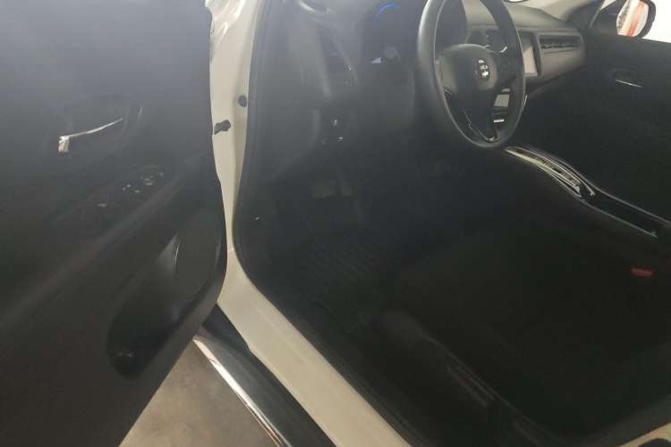 Used Everus VE-1 2021 Travel Edition Interior 2