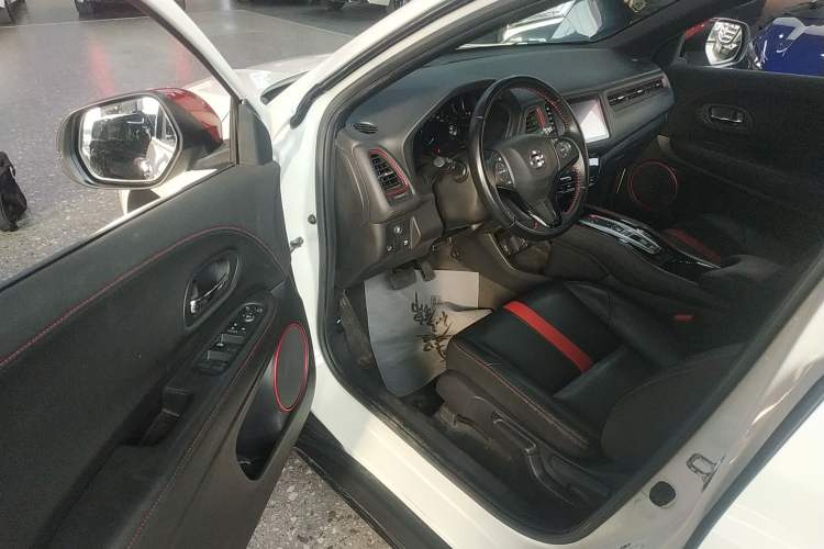 Used Everus VE-1 2021 S Pirelli Edition Interior 3