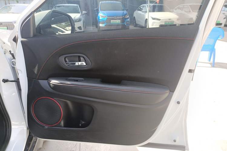 Used Everus VE-1 2021 S Pirelli Edition Interior 5