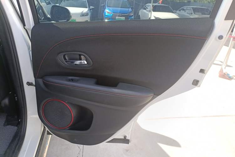 Used Everus VE-1 2021 S Pirelli Edition Interior 6