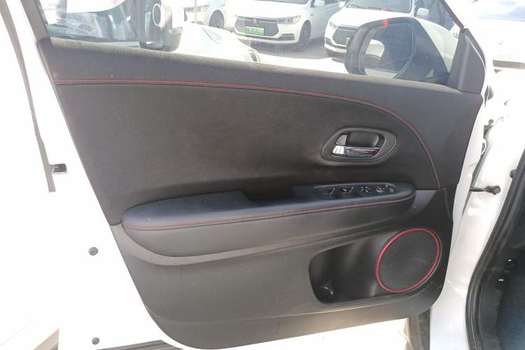 Used Everus VE-1 2021 S Pirelli Edition Interior 7