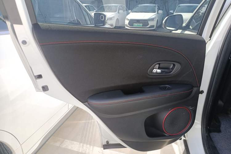 Used Everus VE-1 2021 S Pirelli Edition Interior 8