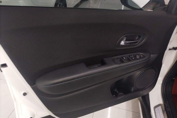 Used Everus VE-1 2021 Travel Edition Left Front Door Interior