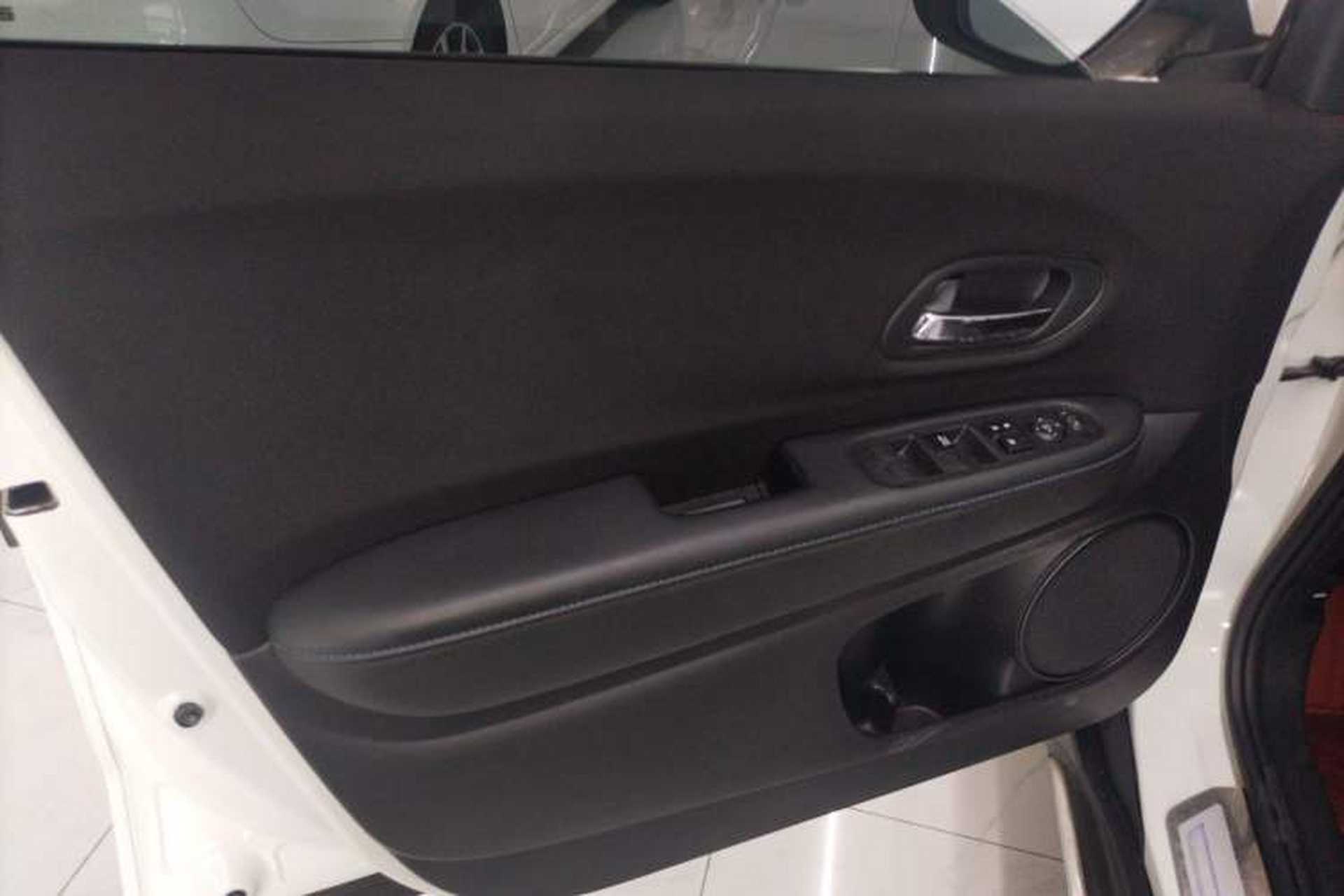 Used Everus VE-1 2021 Travel Edition Left Front Door Interior