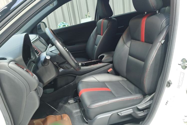 Used Everus VE-1 2021 S Pirelli Edition Left Front Seat