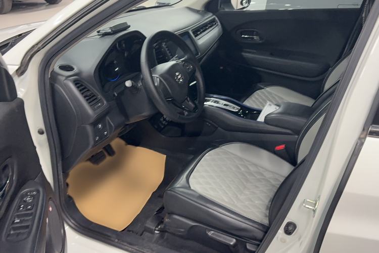 Used Everus VE-1 2021 Travel Edition Left Front Seat