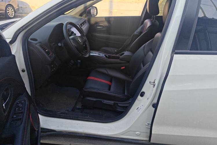 Used Everus VE-1 2021 S Pirelli Luxury Edition Left Front Seat