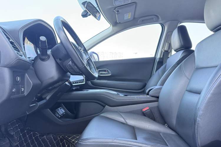 Used Everus VE-1 2021 Comfort Edition Left Front Seat