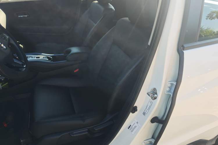 Used Everus VE-1 2021 Travel Edition Left Front Seat