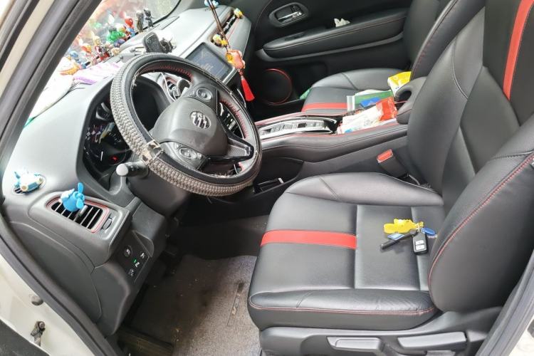 Used Everus VE-1 2021 S Pirelli Luxury Edition Left Front Seat