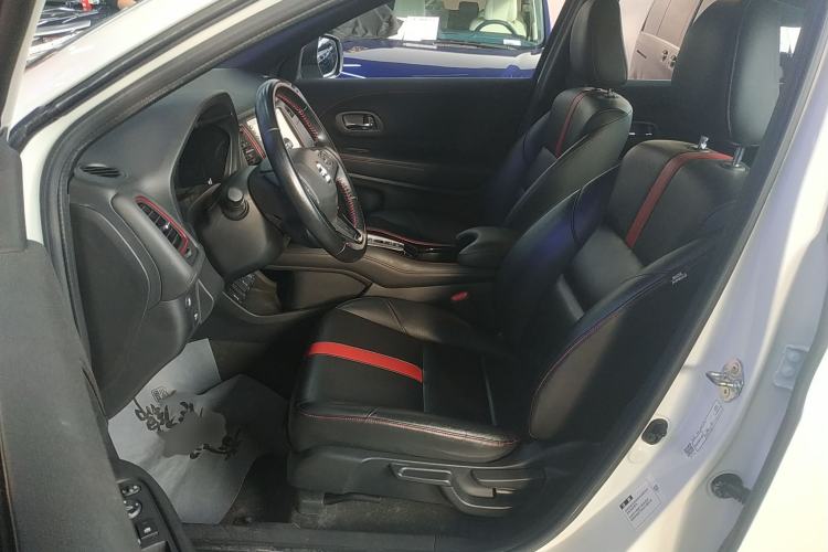 Used Everus VE-1 2021 S Pirelli Edition Left Front Seat