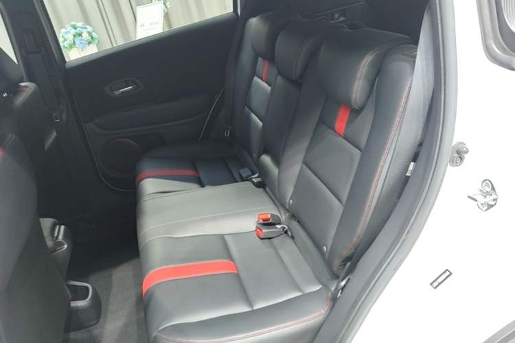 Used Everus VE-1 2021 S Pirelli Edition Left Rear Seat