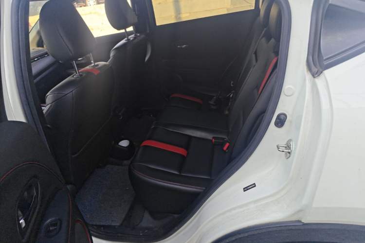 Used Everus VE-1 2021 S Pirelli Luxury Edition Left Rear Seat