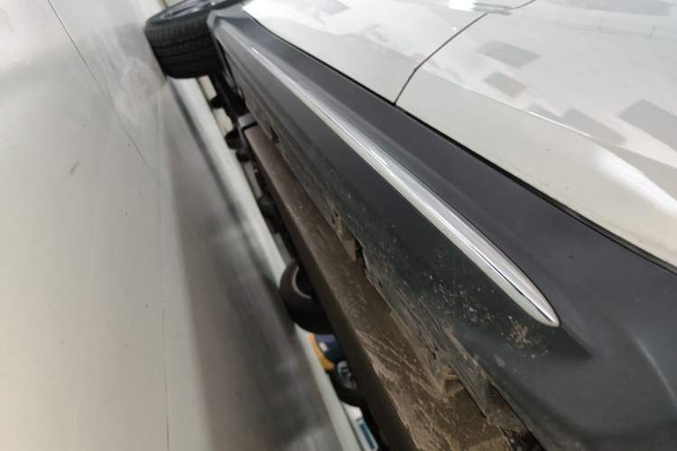 Used Everus VE-1 2021 Comfort Edition Left Side Sill