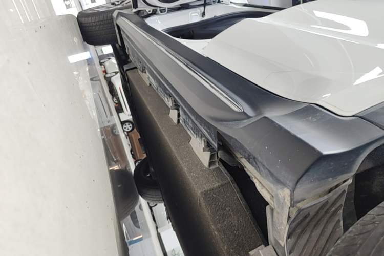 Used Everus VE-1 2021 S Pirelli Edition Left Side Sill