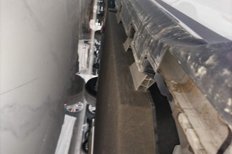 Used Everus VE-1 2021 Travel Edition Left Side Sill