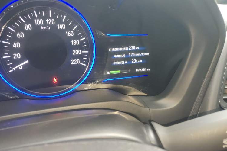 Used Everus VE-1 2021 Travel Edition Odometer Close Up