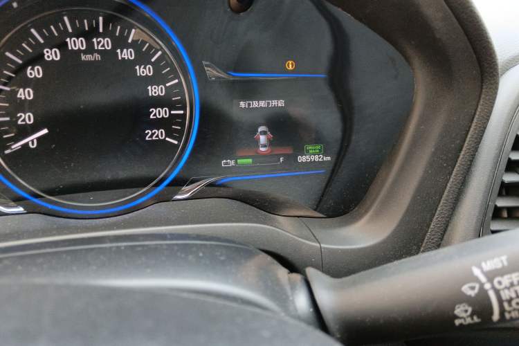 Used Everus VE-1 2021 Travel Edition Odometer Close Up