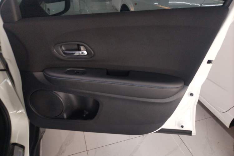 Used Everus VE-1 2021 Travel Edition Right Front Door Interior