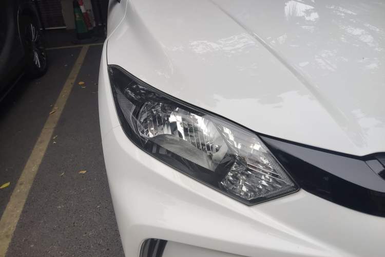Used Everus VE-1 2021 Travel Edition Right Front Headlight