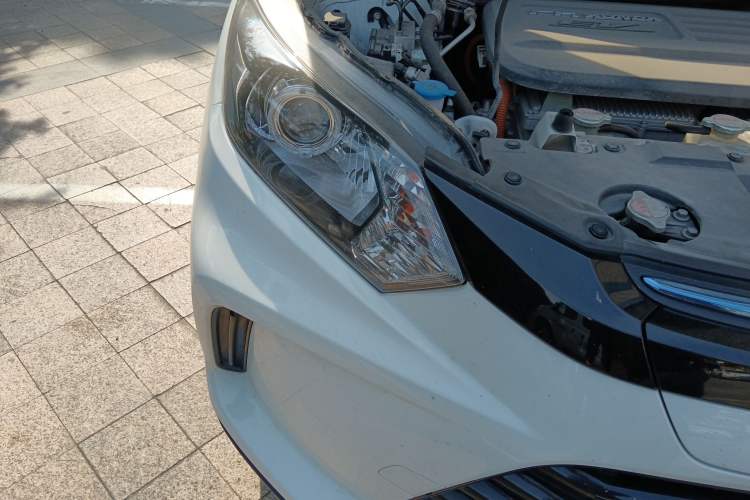 Used Everus VE-1 2021 Travel Edition Right Front Headlight