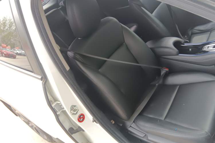 Used Everus VE-1 2021 Travel Edition Right Front Seat