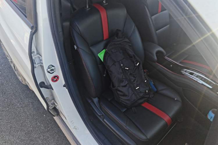 Used Everus VE-1 2021 S Pirelli Luxury Edition Right Front Seat
