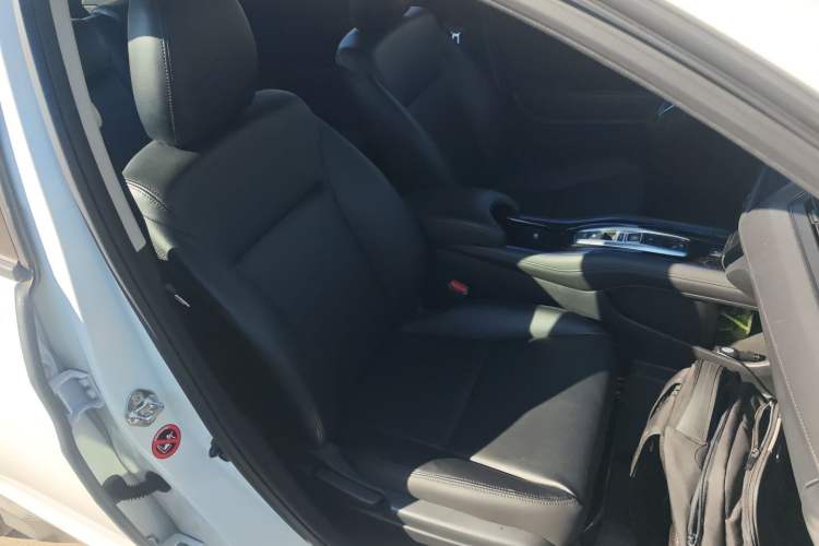 Used Everus VE-1 2021 Travel Edition Right Front Seat