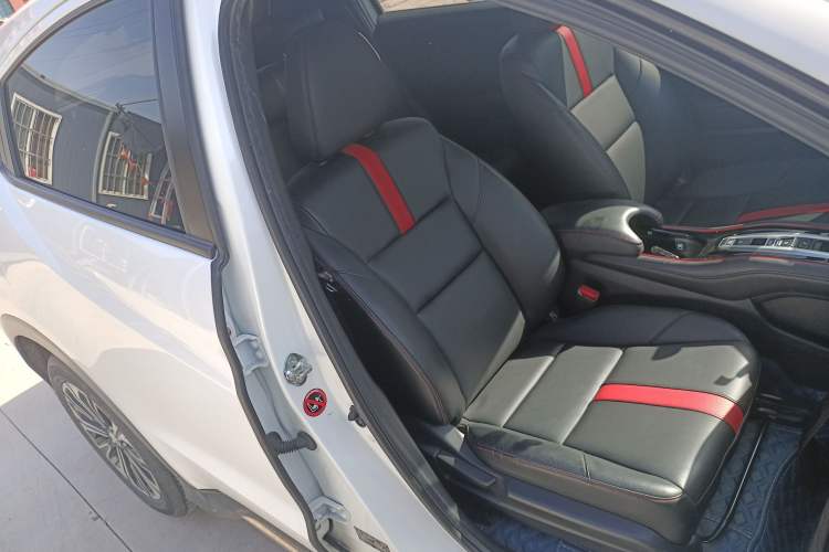 Used Everus VE-1 2021 S Pirelli Edition Right Front Seat