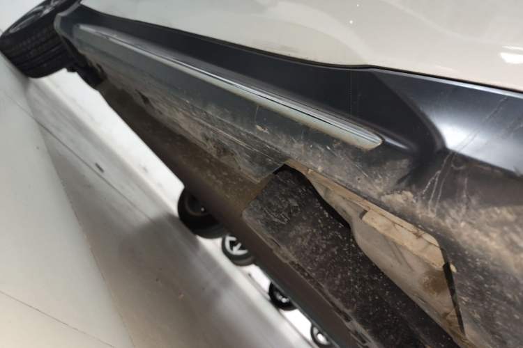 Used Everus VE-1 2021 Comfort Edition Right Side Sill