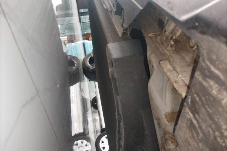 Used Everus VE-1 2021 Travel Edition Right Side Sill
