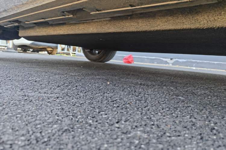 Used Everus VE-1 2021 S Pirelli Luxury Edition Right Side Sill