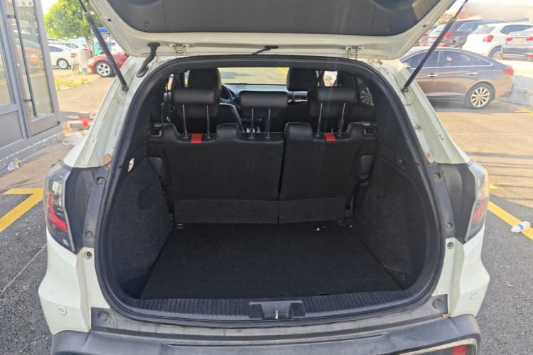 Used Everus VE-1 2021 S Pirelli Luxury Edition Trunk