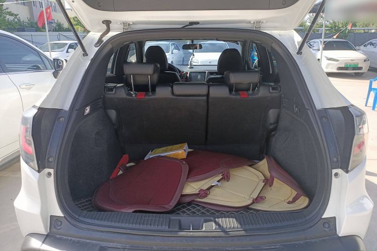Used Everus VE-1 2021 S Pirelli Edition Trunk