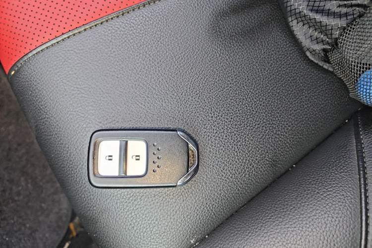 Used Everus VE-1 2021 S Pirelli Luxury Edition Vehicle Key