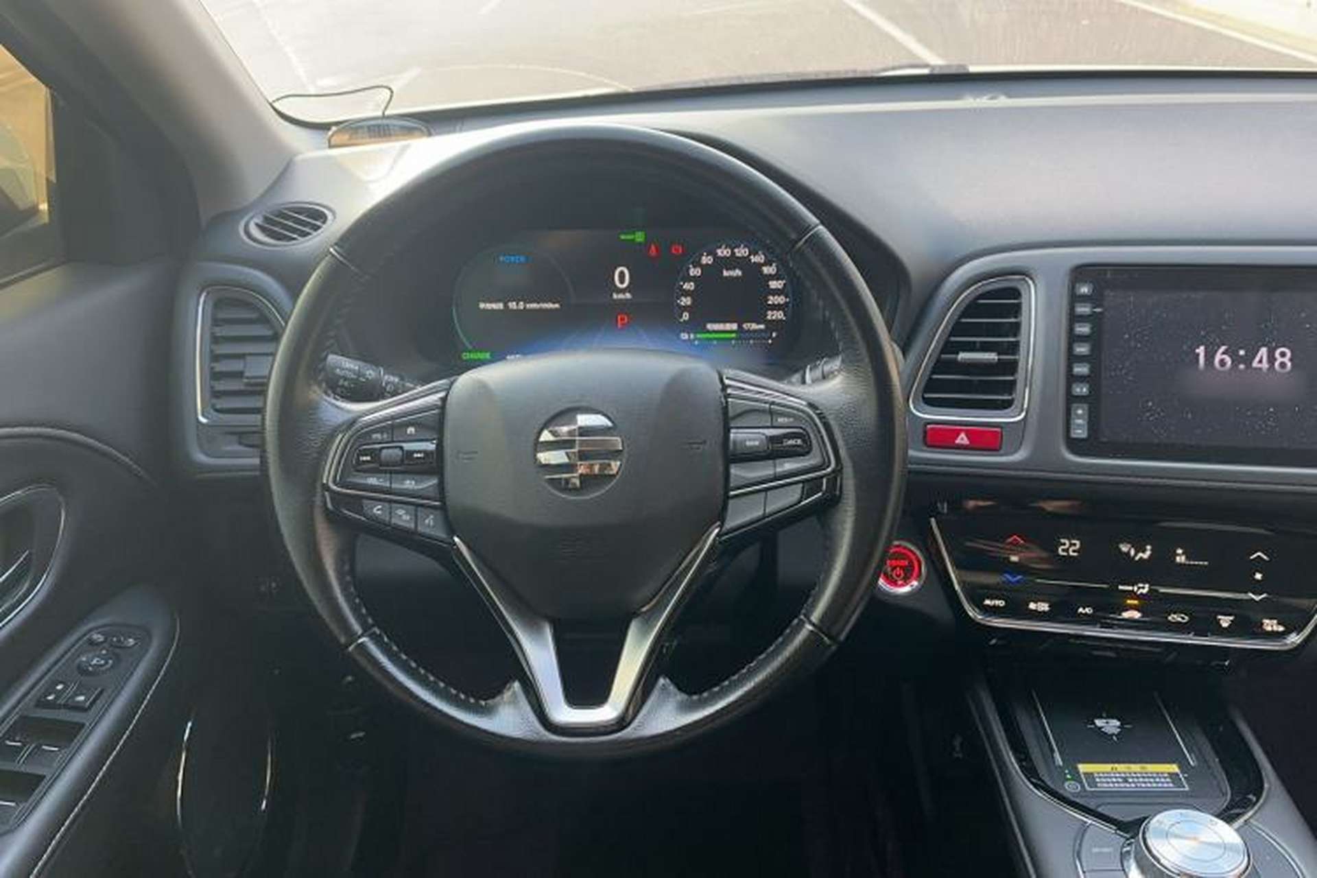 Used Everus VE-1 2022 TA Leading Edition Interior 4