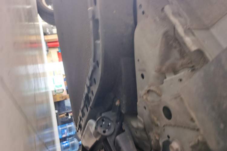 Used Everus VE-1 2022 TA Leading Edition Chassis Front Right