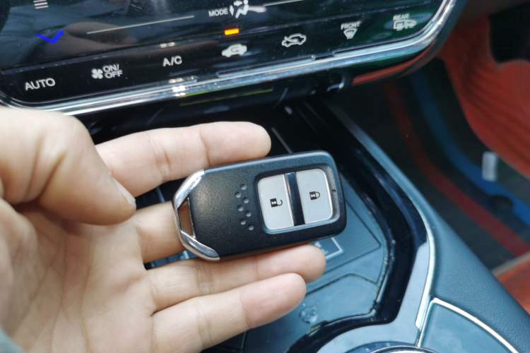 Used Everus VE-1 2022 TA Leading Edition Interior 1