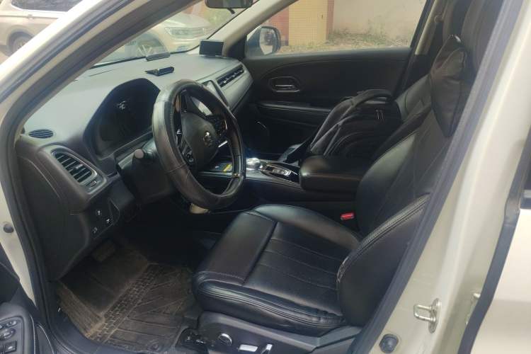 Used Everus VE-1 2022 TA Leading Edition Left Front Seat