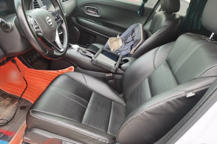 Used Everus VE-1 2022 TA Leading Edition Left Front Seat