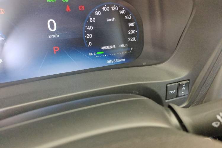 Used Everus VE-1 2022 TA Leading Edition Odometer Close Up