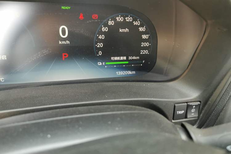Used Everus VE-1 2022 TA Leading Edition Odometer Close Up