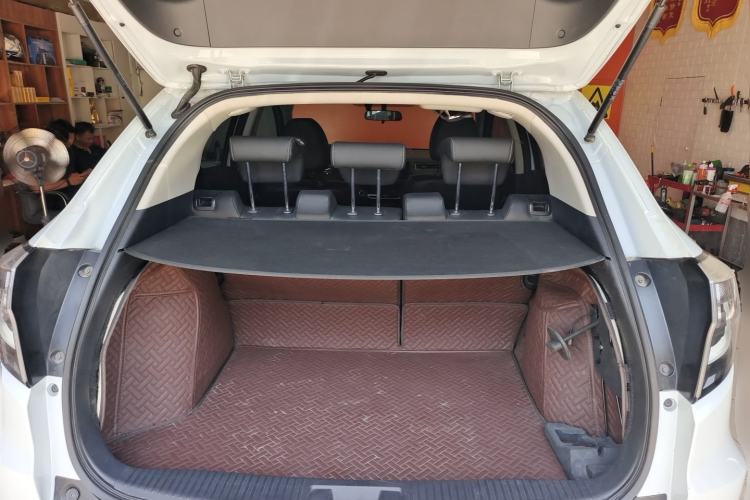 Used Everus VE-1 2022 TA Leading Edition Trunk