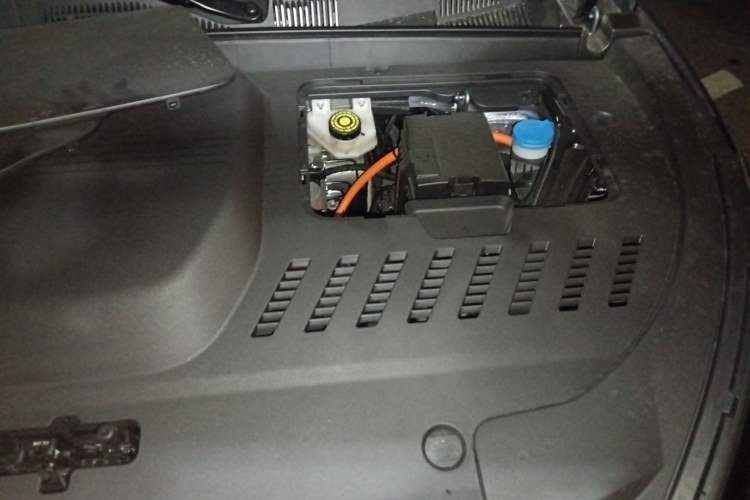 Used EXEED ET5 2026 210 LiDAR Smart Luxury Edition Engine Bay Left