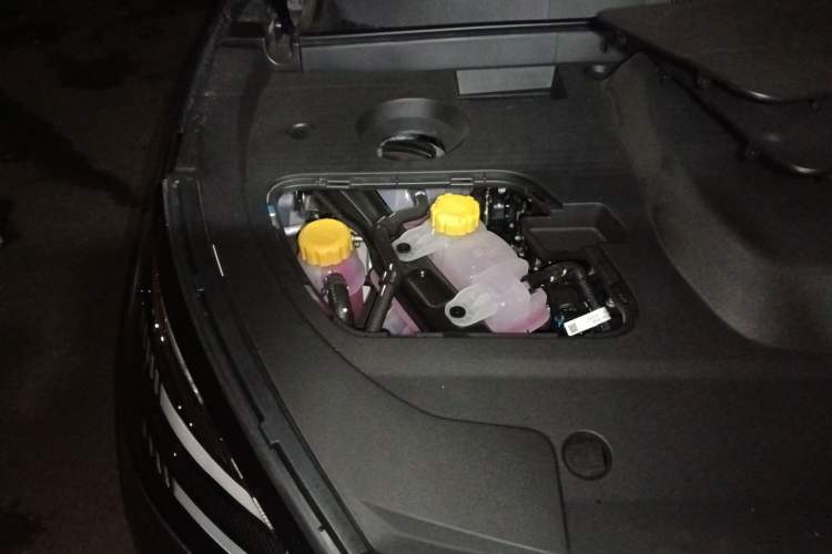 Used EXEED ET5 2026 210 LiDAR Smart Luxury Edition Engine Bay Right