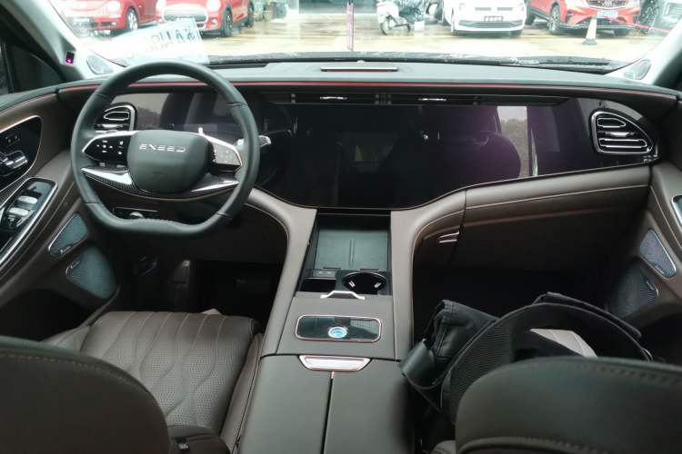 Used EXEED Lanyue 2023 400T Four-Wheel Drive Star Prestige Edition 6 Seats Interior 2