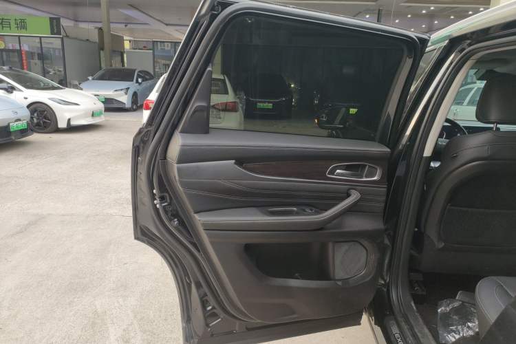 Used EXEED Lanyue 2021 400T Two-Wheel Drive Starlight Pro Edition 7-Seater Left Rear Door Interior