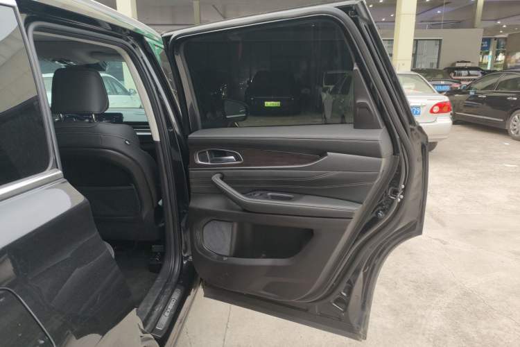 Used EXEED Lanyue 2021 400T Two-Wheel Drive Starlight Pro Edition 7-Seater Right Rear Door Interior