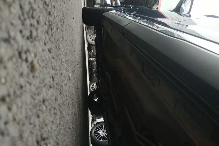 Used EXEED Lanyue 2021 390T Four-Wheel Drive Starry Edition Left Side Sill
