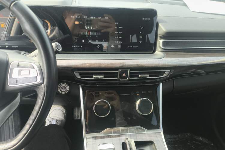 Used EXEED Lanyue 2021 390T Two-Wheel Drive StarRui Long-Range Version Audio And AC Panel